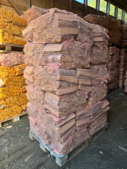 Kuivat koivuklapit – kotimaiset polttopuut 28 cm (36 × 40 l säkkiä)